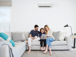 Cách vệ sinh máy lạnh treo tường đơn giản tại nhà TPHCM
